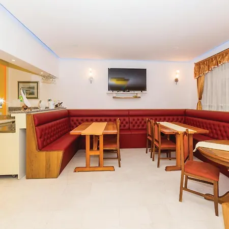 Eight-bedroom Okrug Gornji With Sea View 05 *