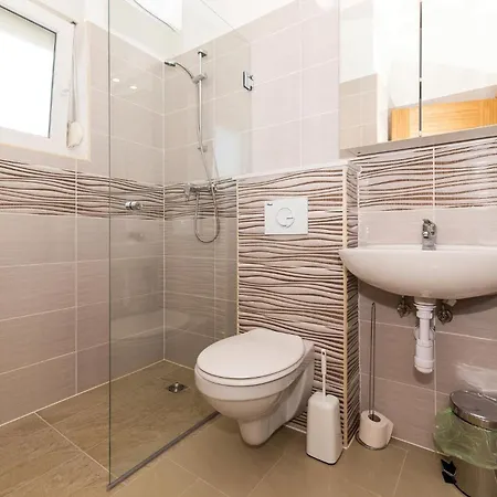 Eight-bedroom Okrug Gornji With Sea View 05