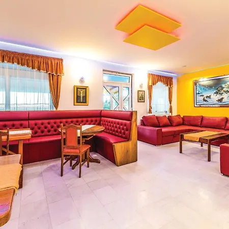 別荘 Eight-bedroom Okrug Gornji With Sea View 05