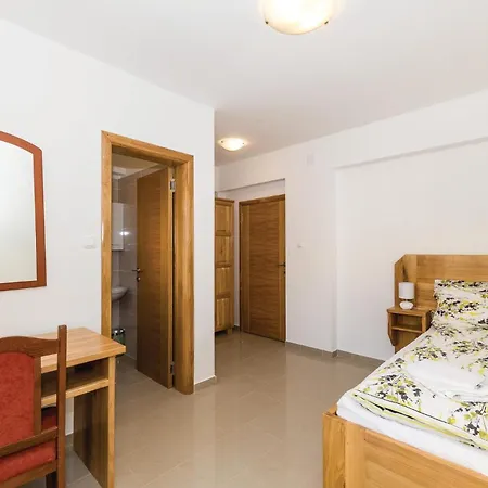 Eight-bedroom Okrug Gornji With Sea View 05 トロギール