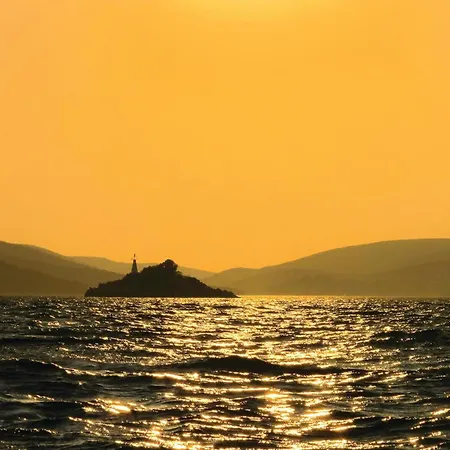 Eight-bedroom Okrug Gornji With Sea View 05 Дом отдыха