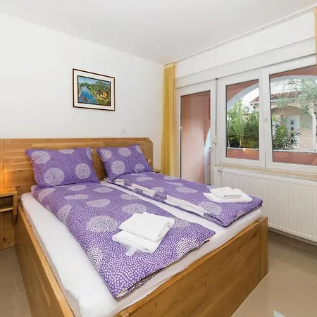 Eight-bedroom Okrug Gornji With Sea View 05 別荘