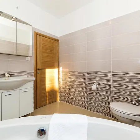 Eight-bedroom Okrug Gornji With Sea View 05