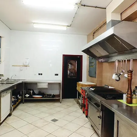 Дом отдыха Eight-bedroom Okrug Gornji With Sea View 05 *