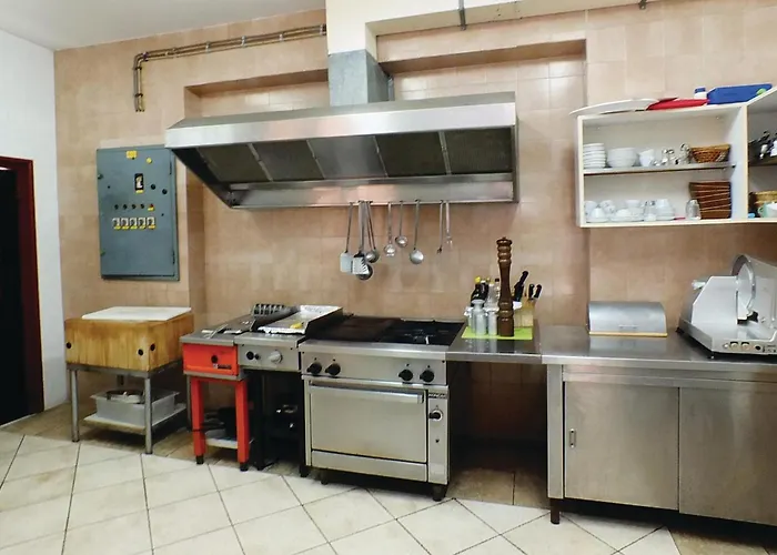 Vakantiehuis Eight-bedroom Okrug Gornji With Sea View 05 Trogir
