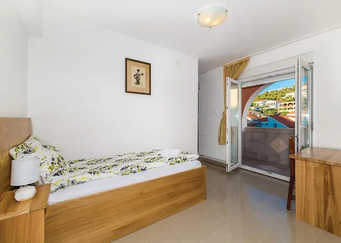 Eight-bedroom Okrug Gornji With Sea View 05