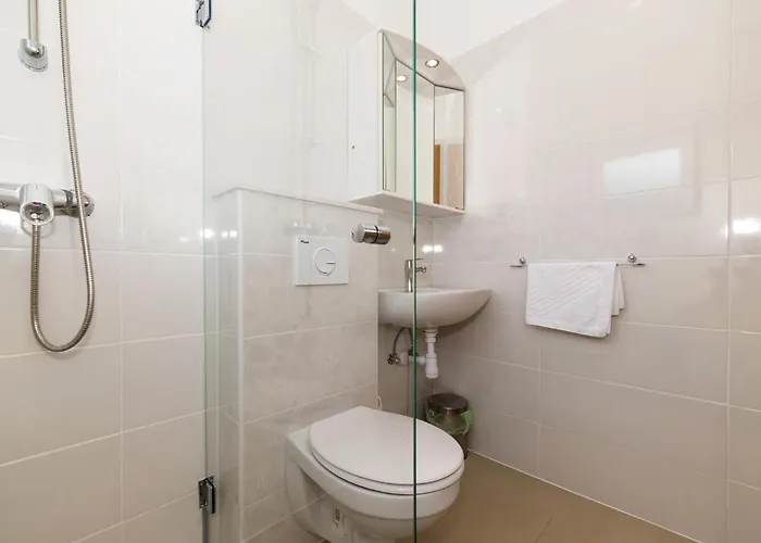 Eight-bedroom Okrug Gornji With Sea View 05 Vakantiehuis *