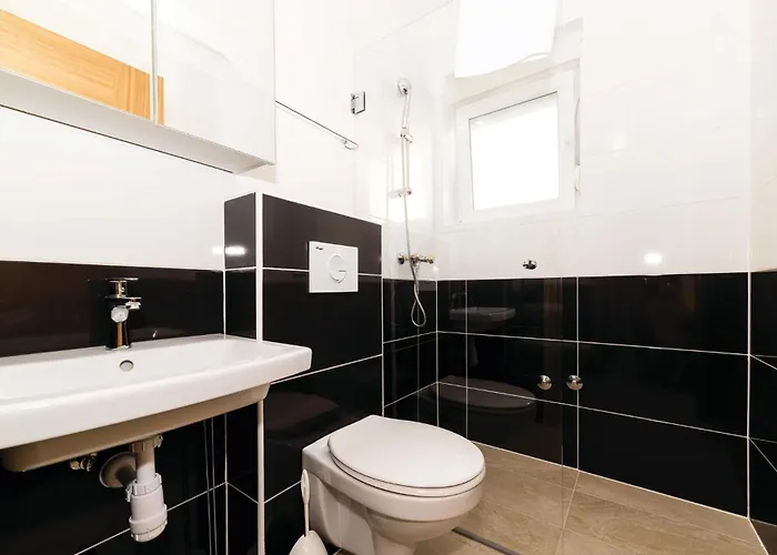 Eight-bedroom Okrug Gornji With Sea View 05 Trogir