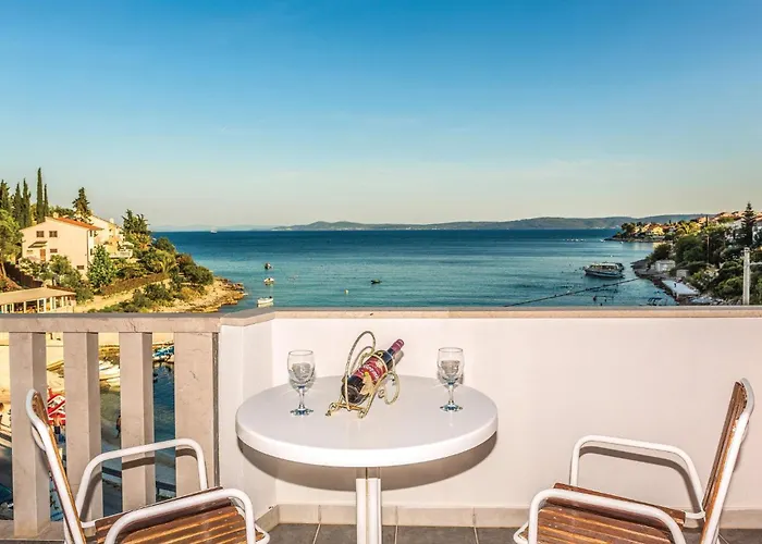 Eight-bedroom Okrug Gornji With Sea View 05 Vakantiehuis Trogir