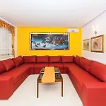 Eight-bedroom Okrug Gornji With Sea View 05 Casa vacanze Traù