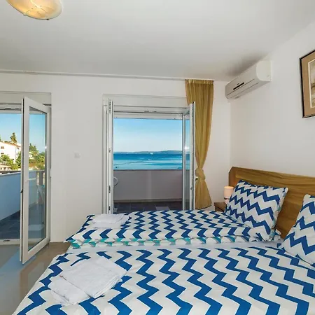 Holiday home 8 Bedroom Lovely Home In Okrug Gornji