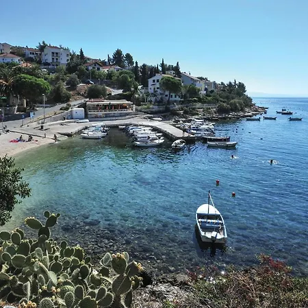 Eight-bedroom Okrug Gornji With Sea View 05 *