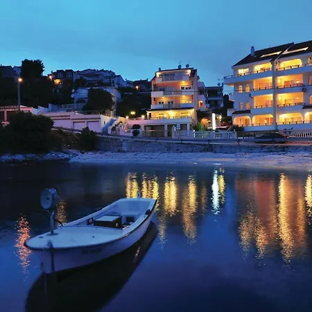 Eight-bedroom Okrug Gornji With Sea View 05 تروغير