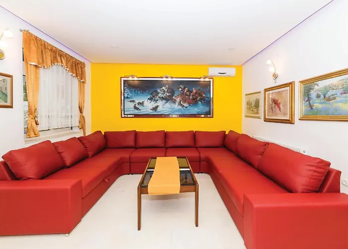 Eight-bedroom Okrug Gornji With Sea View 05 بيت للعطل تروغير