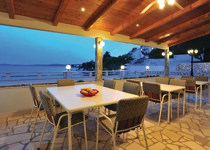 Eight-bedroom Okrug Gornji With Sea View 05 بيت للعطل