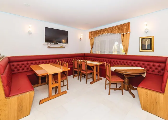 Eight-bedroom Okrug Gornji With Sea View 05 بيت للعطل *