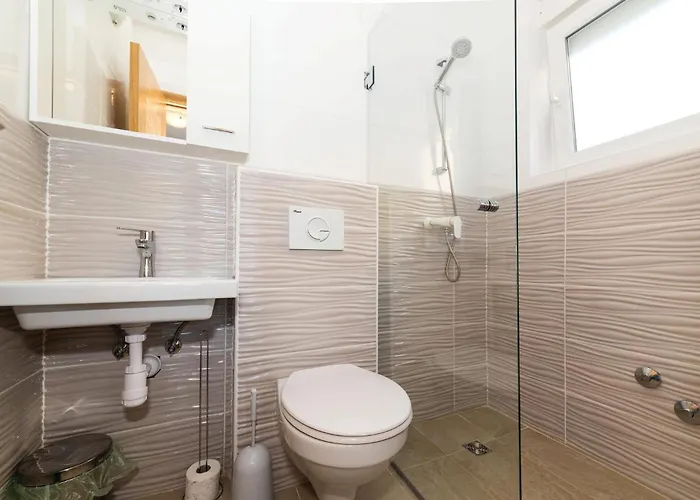 Eight-bedroom Okrug Gornji With Sea View 05 بيت للعطل *