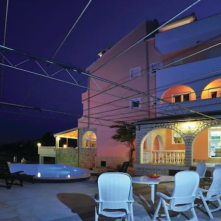 Eight-bedroom Okrug Gornji With Sea View 05 Τρογκίρ