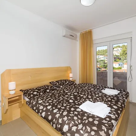 Eight-bedroom Okrug Gornji With Sea View 05 Σπίτι διακοπών Τρογκίρ