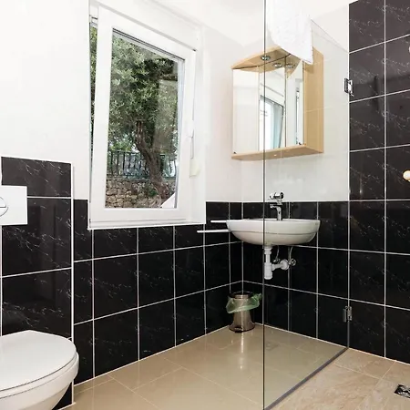 Eight-bedroom Okrug Gornji With Sea View 05 Σπίτι διακοπών Τρογκίρ