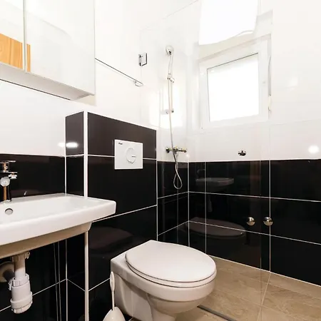 Eight-bedroom Okrug Gornji With Sea View 05 Τρογκίρ