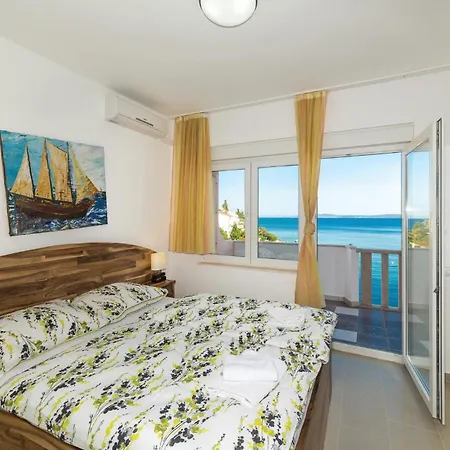 Σπίτι διακοπών Eight-bedroom Okrug Gornji With Sea View 05 *