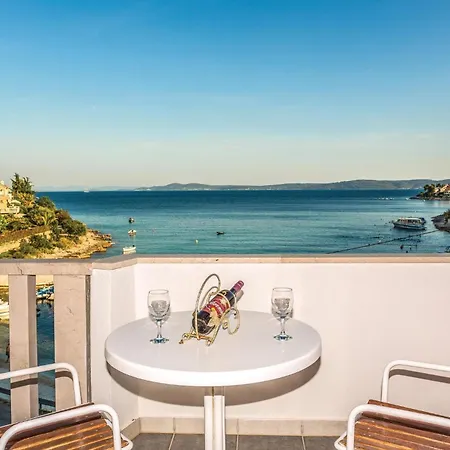 Eight-bedroom Okrug Gornji With Sea View 05 Σπίτι διακοπών Τρογκίρ