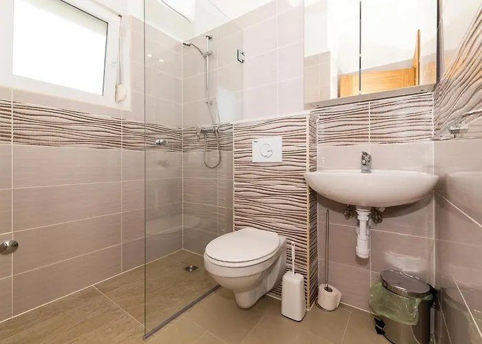 Eight-bedroom Okrug Gornji With Sea View 05