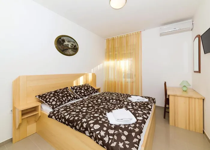 Eight-bedroom Okrug Gornji With Sea View 05 *