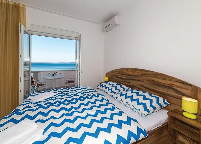 Eight-bedroom Okrug Gornji With Sea View 05 Трогир